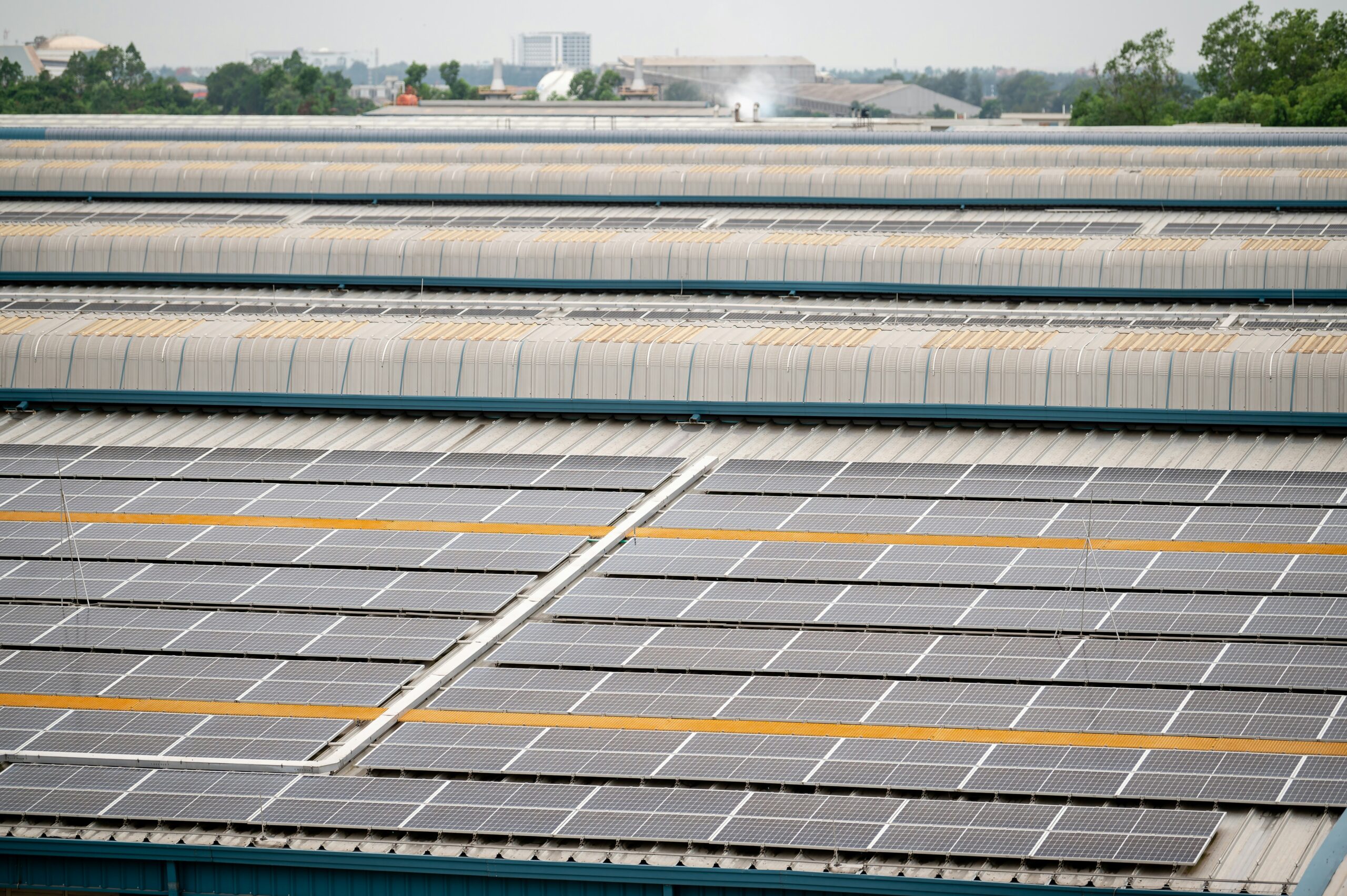 Solar Company in Milano ben issac NEIfsHMjHSQ unsplash - Solar Company in Milano